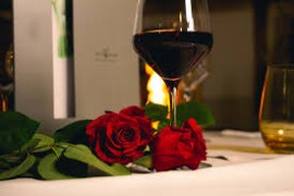 SAN VALENTINO 2025: il vino protagonista in tavola, preferito dal 42% degli italiani