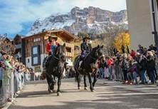 Alta Badia: Torna il 10 novembre la Cavalcata di San Leonardo nel Paese di Badia