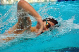 Un minicorso gratuito di nuoto per bambini e bambine con la Chimera Nuoto