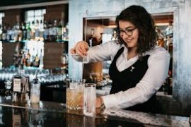 La nuova Bar Manager Valentina Mircea e il programma estivo del roof top dell’Hilton Molino Stucky Venice