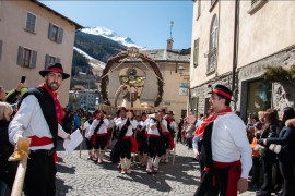 Bormio celebra la Pasqua tra tradizione e rinascita: i Pasquali e il Giardino del Tempo