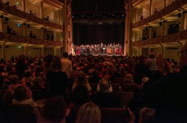 Le emozioni di Lucio Battisti conquistano il Teatro Ristori