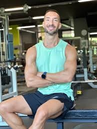 I consigli del primo fitness e beauty trainer italiano NICOLO' FAMIGLIETTI per prepararsi alle feste restando attivi e in forma 