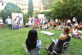 A Venezia, “WOMEN IN LOVE” di BENEDETTA PARAVIA nel GIARDINO GRADENIGO. L’Arte contro il crimine delle mutilazioni genitali femminili