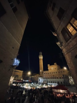 Piazza del Campo prepara il suo “Mercato”: torna l’appuntamento che affonda le radici nella storia