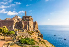  Maestosa fortezza del 1500 in vendita su un’isola dell’Arcipelago Toscano, parco e santuario marino