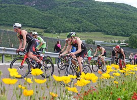 In alto adige il 36° triathlon di caldaro. Festa internazionale e multidisciplina