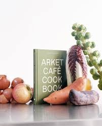 ARKET Café Cookbook Il libro di ricette vegetariane stagionali create direttamente dallo chef Martin Berg