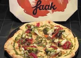 Faak “Cibo e Vino a Ribellione Naturale” celebra il World Pizza Day con una signature pizza di Viviana Varese