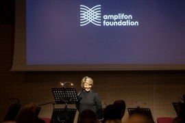 Benessere e inclusione, Susan Carol Holland: Fondazione Amplifon lancia “Voilà!” a Parigi