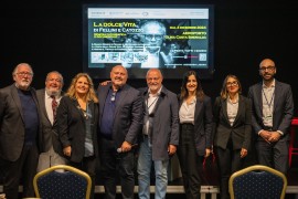 Inaugurata all’Aeroporto Costa Smeralda di Olbia la retrospettiva “La dolce vita di Fellini e Catozzo: tra sogno, magia e realtà”