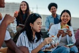 Pausa pranzo universitaria: tra corse contro il tempo, schiscette monotone e gusto spento