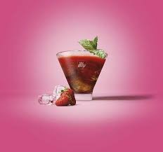 illycaffè risveglia l’estate con “Strawberry Kiss”, una nuova e colorata ricetta a base di Cold Brew
