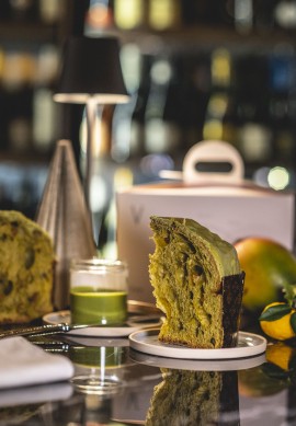 TÈ matcha giapponese, yuzu, zenzero, mango, cioccolato bianco e un morbidissimo impasto con lievito madre. È il panettone artigianale del food concept etnico contemporaneo il VIZIO