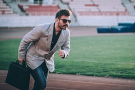 La corsa sui cento metri, staffetta, pallavolo e ballo: i manager allo stadio per il corso di formazione