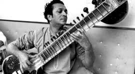 L’India, lo yoga e la musica di Ravi Shankar mercoledì 22 gennaio al Polillo ARt COntainer di Milano